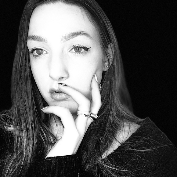 Meet your Posher, Katie - Picture 3 of 4